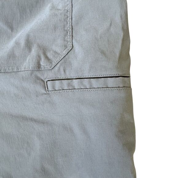 Duluth ~ Women’s Tan Active Shorts ~lots of pockets ~ size 14 - Picture 7 of 13